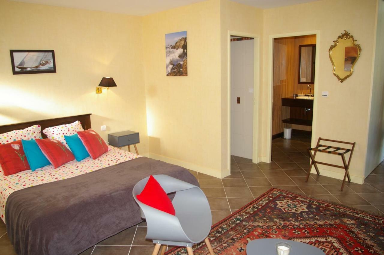 Domaine Les Grandes Roches Bed & Breakfast Tregunc Exterior photo